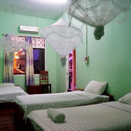 Kfg Guesthouse Thakhek Exteriör bild