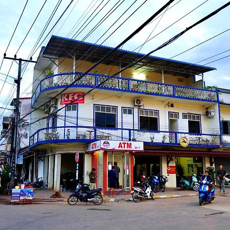 Kfg Guesthouse Thakhek Exteriör bild