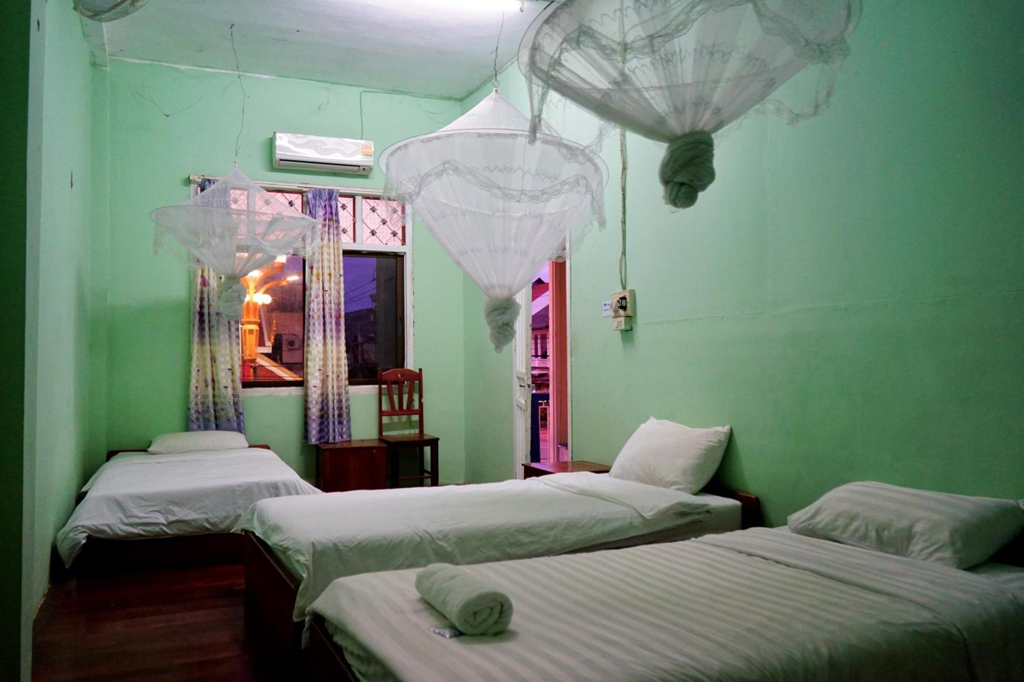 Kfg Guesthouse Thakhek Exteriör bild