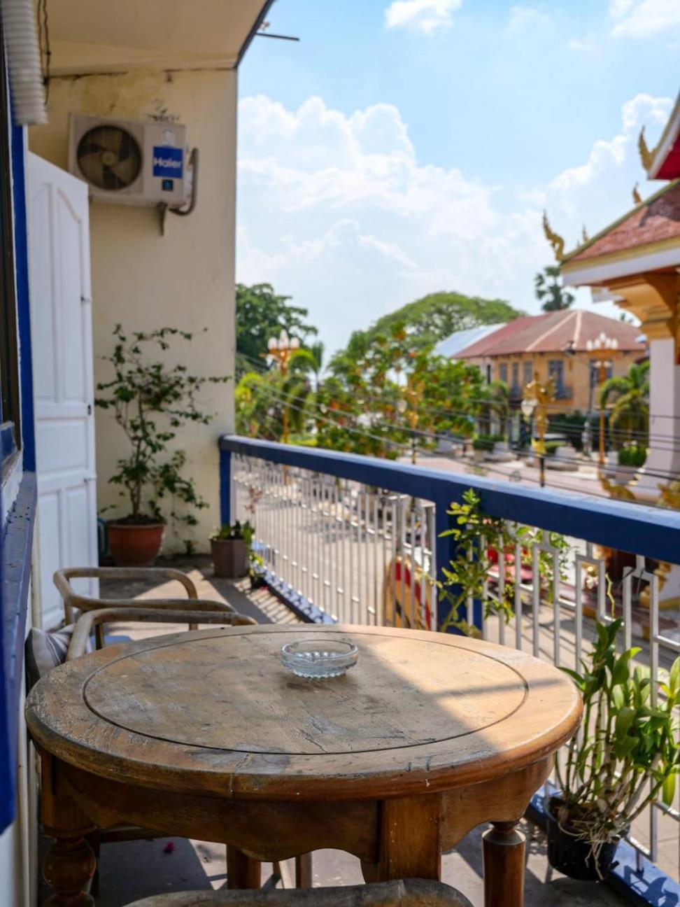 Kfg Guesthouse Thakhek Exteriör bild
