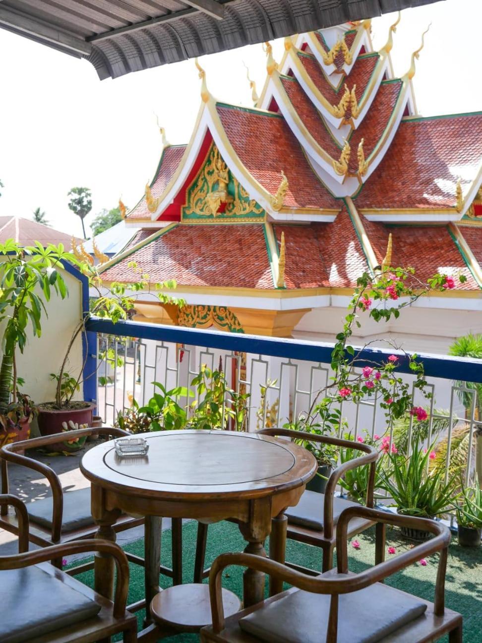 Kfg Guesthouse Thakhek Exteriör bild